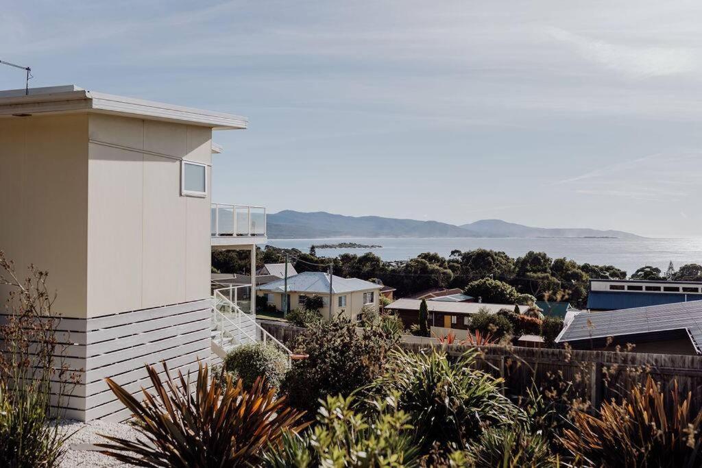The Watch House - Panoramic Views Of Bicheno Ocean 빌라 외부 사진